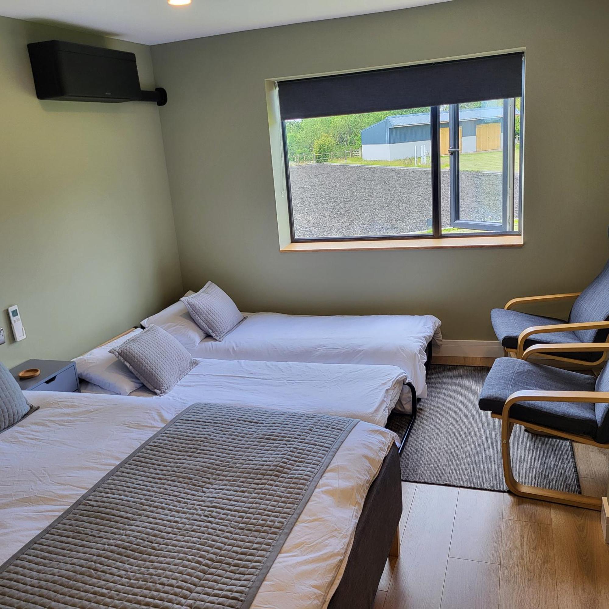 Open Acres And Airport Parking * Backwell